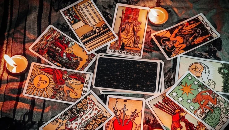Tarot Kartlarıyla Geleceğe Yolculuk: Falcılardan 4 Ekim 2025 İçin Çarpıcı Öngörüler